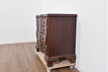 中古　美品　中央アメリカ製　マホガニー材　ゴールドの金具と彫刻装飾が映える拡張式テーブル付きチェスト　(R-085499)