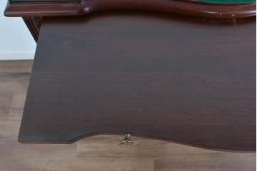 中古　美品　中央アメリカ製　マホガニー材　ゴールドの金具と彫刻装飾が映える拡張式テーブル付きチェスト　(R-085499)