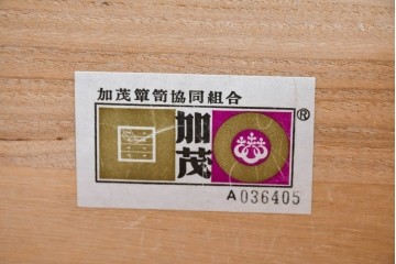 中古　美品　加茂箪笥　前板朱塗り　石目乾漆仕上げ　朱色が映える脚付きローチェスト　定価約45万円相当　(R-085500)