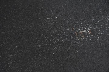 中古　美品　加茂箪笥　前板朱塗り　石目乾漆仕上げ　朱色が映える脚付きローチェスト　定価約45万円相当　(R-085500)