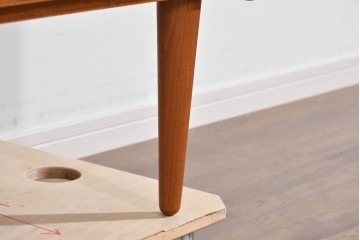 デンマークヴィンテージ　美品!!　AEJM Mobler(エイジェイエム モブラー)　チーク材　端正な木目が魅力のキャビネット　(R-085501)