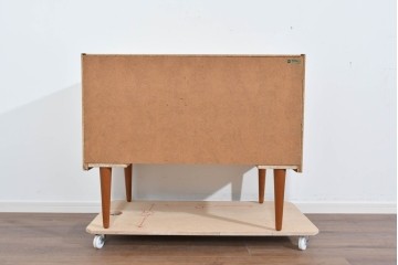 デンマークヴィンテージ　美品!!　AEJM Mobler(エイジェイエム モブラー)　チーク材　端正な木目が魅力のキャビネット　(R-085501)