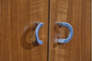 デンマークヴィンテージ　美品!!　AEJM Mobler(エイジェイエム モブラー)　チーク材　端正な木目が魅力のキャビネット　(R-085501)