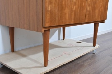 デンマークヴィンテージ　美品!!　AEJM Mobler(エイジェイエム モブラー)　チーク材　端正な木目が魅力のキャビネット　(R-085501)