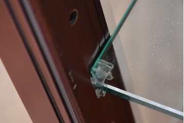 中古　美品　東海家具工業(Tokai Kagu)　国産の上質な作り!　端正な木部の気品が漂うキュリオケース　定価約16万円相当　(R-085502)