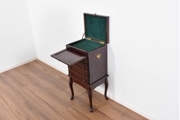 アメリカヴィンテージ　クラシカルな猫脚が素敵なジュエリー収納付き4段チェスト　(R-085503)