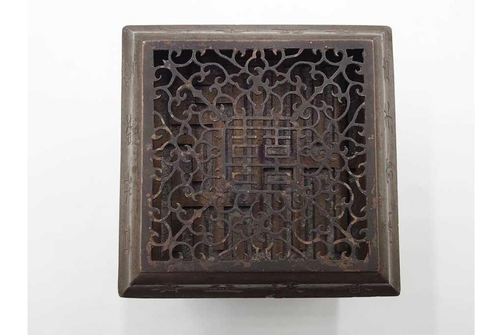 中国製　潮陽・汕頭　二段構造　唐草透かし火屋を備えた点銅(點銅)香炉　(R-085508)