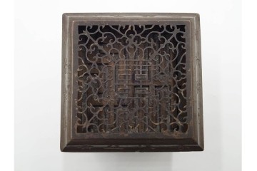 中国製　潮陽・汕頭　二段構造　唐草透かし火屋を備えた点銅(點銅)香炉　(R-085508)