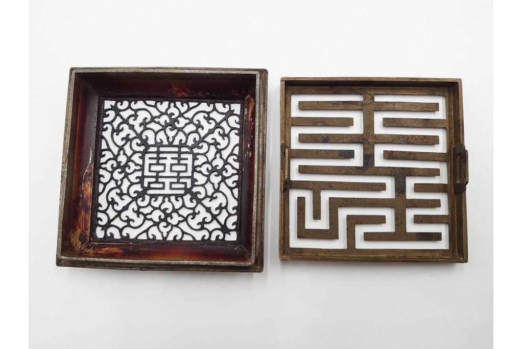 中国製　潮陽・汕頭　二段構造　唐草透かし火屋を備えた点銅(點銅)香炉　(R-085508)