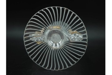 イタリア製　ベネチアン(ヴェネチアン)　ムラノガラス　金彩をまとった白鳥装飾が華やかなワイングラス　(R-085509)