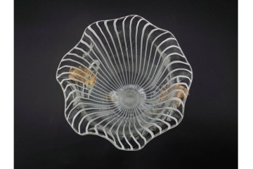 イタリア製　ベネチアン(ヴェネチアン)　ムラノガラス　金彩をまとった白鳥装飾が華やかなワイングラス　(R-085509)