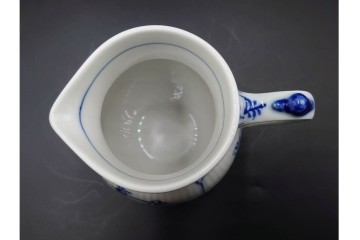 デンマーク製　ROYAL COPENHAGEN(ロイヤルコペンハーゲン)　繊細な青絵とレリーフが美しいハーフレースのシュガーポット・ジャグ・クリーマーセット　(R-085510)