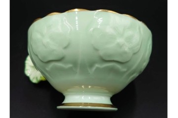 イギリス製　PARAGON(パラゴン)　フラワーハンドルが可憐なティーカップ&ソーサー・プレートのトリオセット　(R-085513)