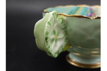 イギリス製　PARAGON(パラゴン)　フラワーハンドルが可憐なティーカップ&ソーサー・プレートのトリオセット　(R-085513)