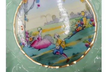 イギリス製　PARAGON(パラゴン)　フラワーハンドルが可憐なティーカップ&ソーサー・プレートのトリオセット　(R-085513)