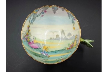 イギリス製　PARAGON(パラゴン)　フラワーハンドルが可憐なティーカップ&ソーサー・プレートのトリオセット　(R-085513)