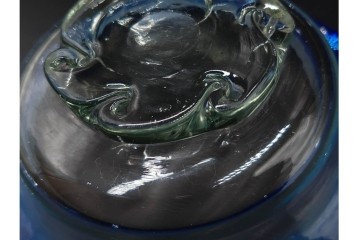 アンティーク　大正〜昭和初期の当時物　涼やかな輪花皿とプレスガラス皿の2点セット　(R-085514)