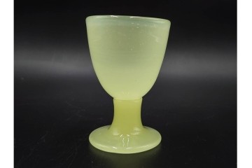 アンティーク　大正〜昭和初期の当時物　ウランガラス・プレスガラス　柔らかな色合いが魅力の氷コップ2点セット　(R-085515)