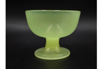 アンティーク　大正〜昭和初期の当時物　碗型　ウランガラスの氷コップ2点セット　(R-085517)