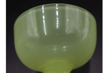 アンティーク　大正〜昭和初期の当時物　碗型　ウランガラスの氷コップ2点セット　(R-085517)