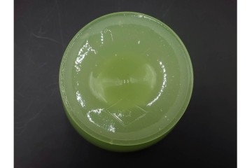 アンティーク　大正〜昭和初期の当時物　碗型　ウランガラスの氷コップ2点セット　(R-085517)