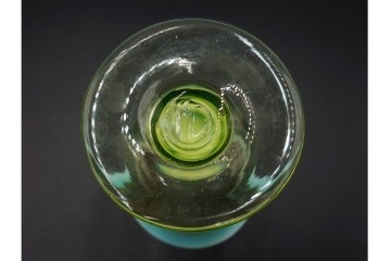 アンティーク　大正〜昭和初期の当時物　ウランガラス　棗型　乳白ぼかしがやわらかく広がる氷コップ　(R-085519)