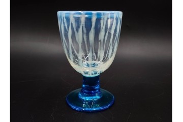 当時物　大正～昭和初期　棗型　乳白の玉垂れ文が趣ある青脚氷コップ　(R-085520)