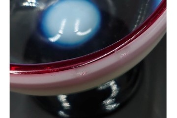 アンティーク　大正～昭和初期の当時物　碗型　高さ7cmの希少サイズ!　乳白ぼかしと赤縁が映えるエナメル脚の小さい氷コップ　(R-085521)