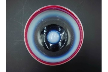 アンティーク　大正～昭和初期の当時物　碗型　高さ7cmの希少サイズ!　乳白ぼかしと赤縁が映えるエナメル脚の小さい氷コップ　(R-085521)