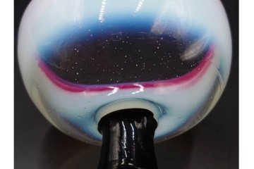 アンティーク　大正～昭和初期の当時物　碗型　高さ7cmの希少サイズ!　乳白ぼかしと赤縁が映えるエナメル脚の小さい氷コップ　(R-085521)