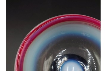 アンティーク　大正～昭和初期の当時物　碗型　高さ7cmの希少サイズ!　乳白ぼかしと赤縁が映えるエナメル脚の小さい氷コップ　(R-085521)