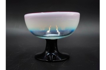 アンティーク　大正～昭和初期の当時物　碗型　高さ7cmの希少サイズ!　乳白ぼかしと赤縁が映えるエナメル脚の小さい氷コップ　(R-085521)