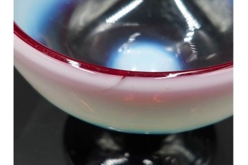 アンティーク　大正～昭和初期の当時物　碗型　高さ7cmの希少サイズ!　乳白ぼかしと赤縁が映えるエナメル脚の小さい氷コップ　(R-085521)