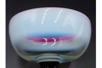 アンティーク　大正～昭和初期の当時物　碗型　高さ7cmの希少サイズ!　乳白ぼかしと赤縁が映えるエナメル脚の小さい氷コップ　(R-085521)