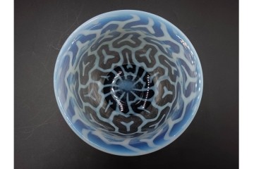 アンティーク　大正～昭和初期の当時物　碗型　乳白の幾何文が映えるエナメル小鉢　(R-085522)