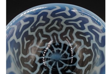 アンティーク　大正～昭和初期の当時物　碗型　乳白の幾何文が映えるエナメル小鉢　(R-085522)