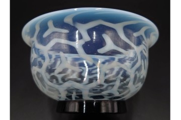 アンティーク　大正～昭和初期の当時物　碗型　乳白の幾何文が映えるエナメル小鉢　(R-085522)