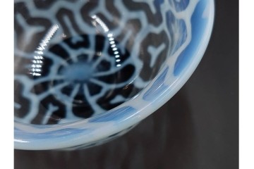 アンティーク　大正～昭和初期の当時物　碗型　乳白の幾何文が映えるエナメル小鉢　(R-085522)