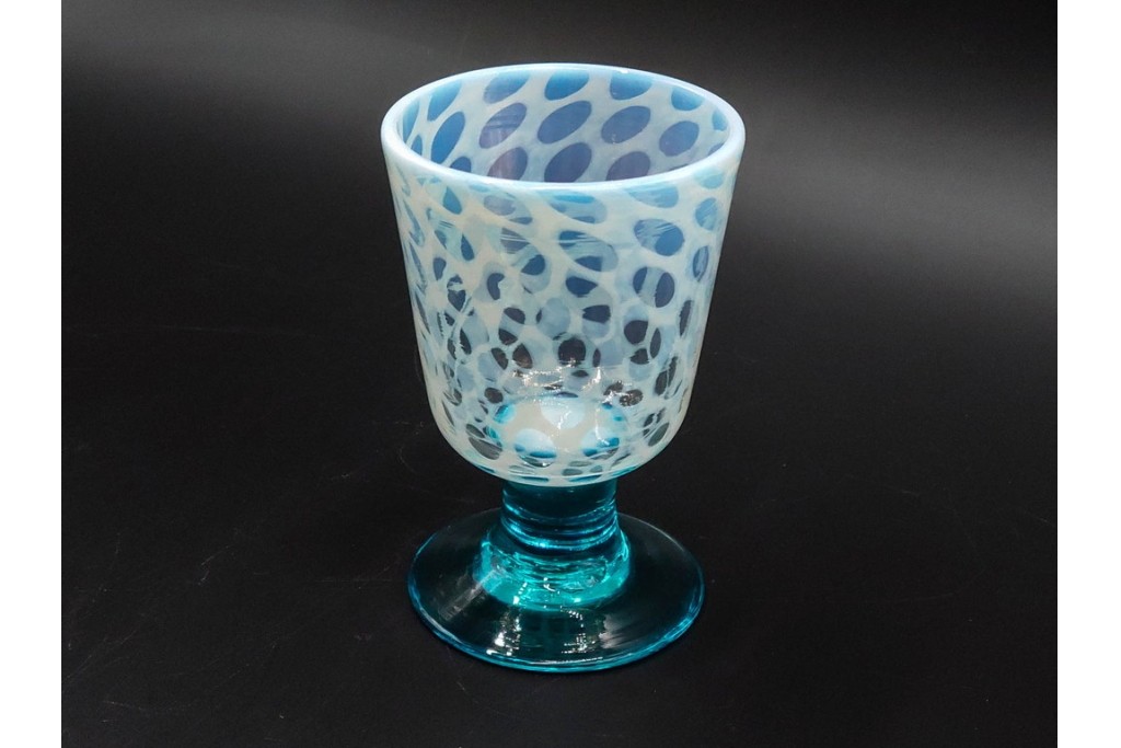 アンティーク　大正～昭和初期の当時物　棗型　乳白水玉が愛らしい青脚の氷コップ　(R-085523)