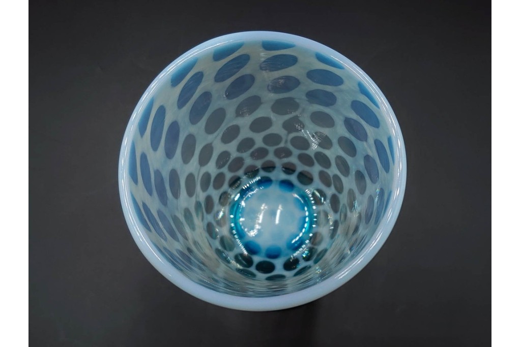 アンティーク　大正～昭和初期の当時物　棗型　乳白水玉が愛らしい青脚の氷コップ　(R-085523)