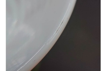 大正〜昭和初期　ウランガラス　ラッパ型　希少文　赤色糸巻模様が映える乳白地の氷コップ　(R-085524)