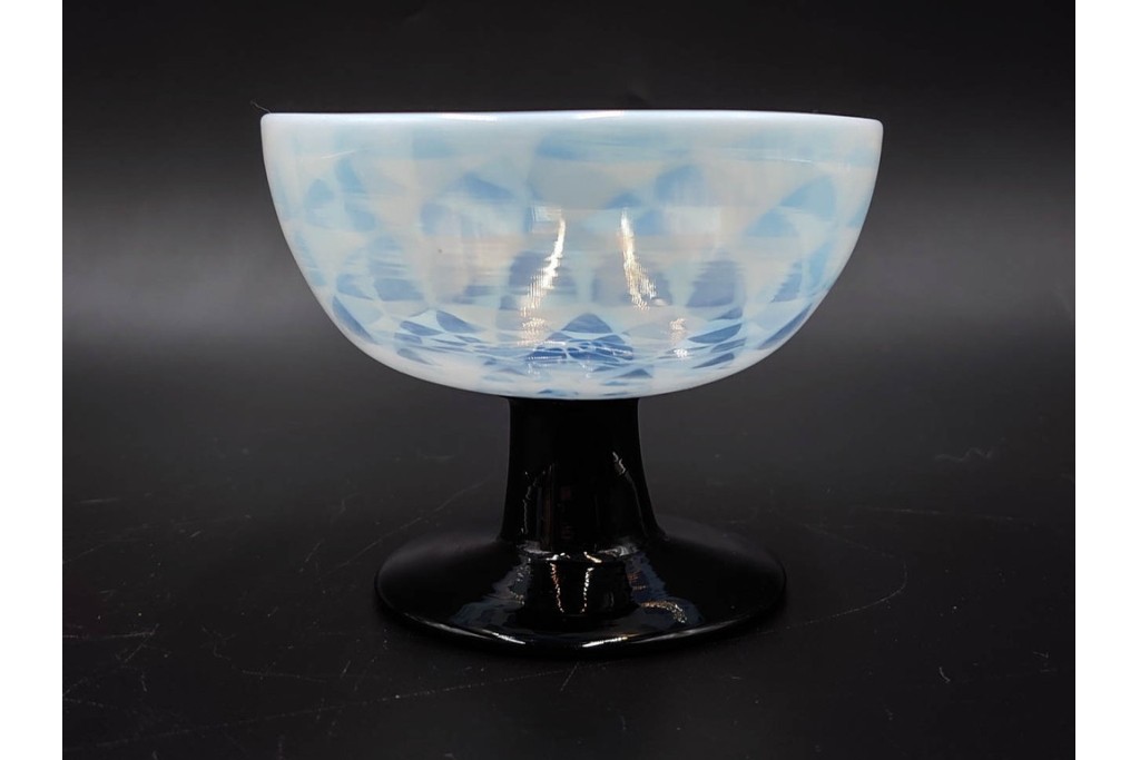 アンティーク　大正～昭和初期の当時物　碗型　乳白に鱗文が愛らしい氷コップ2客セット　(R-085526)