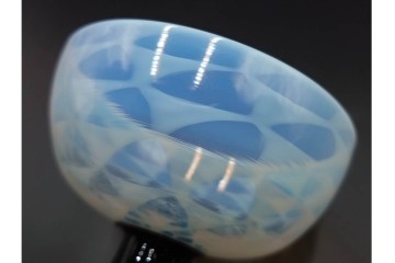 アンティーク　大正～昭和初期の当時物　碗型　乳白に鱗文が愛らしい氷コップ2客セット　(R-085526)