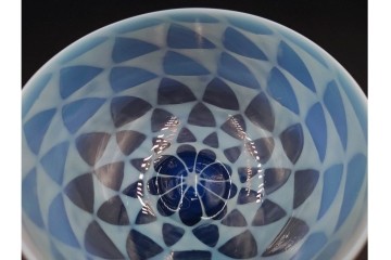 アンティーク　大正～昭和初期の当時物　碗型　乳白に鱗文が愛らしい氷コップ2客セット　(R-085526)