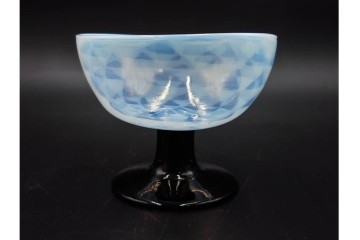 アンティーク　大正～昭和初期の当時物　碗型　乳白に鱗文が愛らしい氷コップ2客セット　(R-085526)