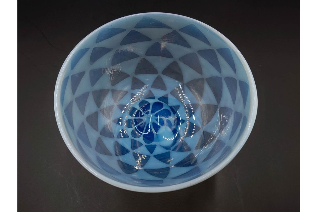 アンティーク　大正～昭和初期の当時物　碗型　乳白に鱗文が愛らしい氷コップ2客セット　(R-085526)