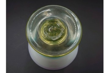 大正〜昭和初期　ウランガラス　ラッパ型　乳白ぼかし・赤縁　三色の表情が美しい氷コップ2客セット　(R-085527)