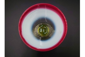 大正〜昭和初期　ウランガラス　ラッパ型　乳白ぼかし・赤縁　三色の表情が美しい氷コップ2客セット　(R-085527)