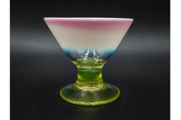 大正〜昭和初期　ウランガラス　ラッパ型　乳白ぼかし・赤縁　三色の表情が美しい氷コップ2客セット　(R-085527)