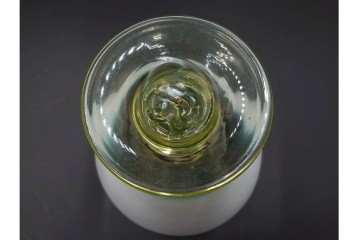 大正〜昭和初期　ウランガラス　ラッパ型　乳白ぼかし・赤縁　三色の表情が美しい氷コップ2客セット　(R-085527)